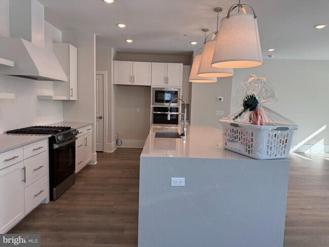 Building Photo - 3001 Justin Dr