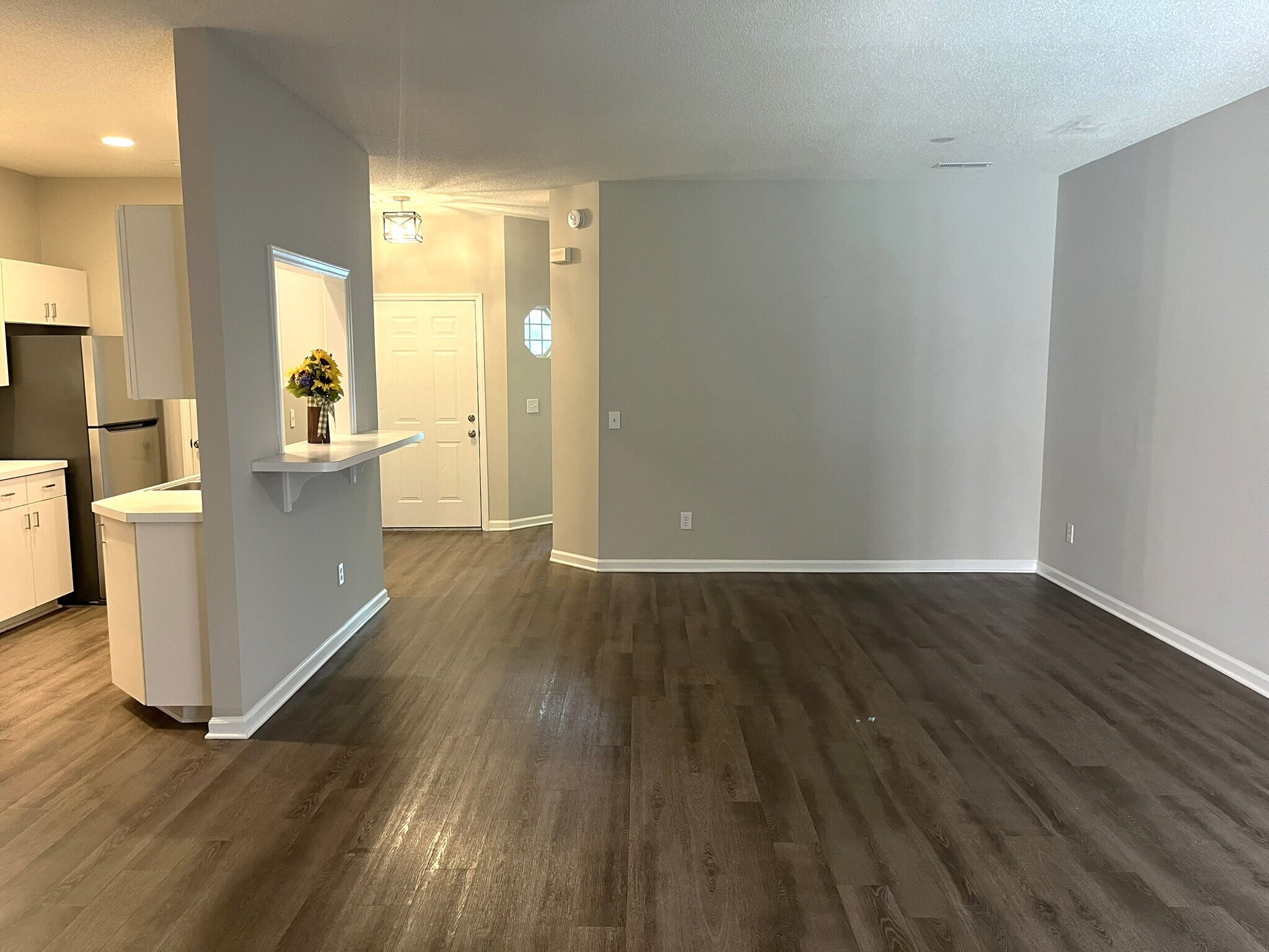 Building Photo - 1600 Sturdivant Dr