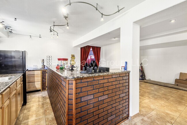 Building Photo - 2157 Maples Pl