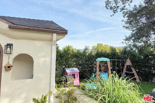 Building Photo - 1245 N Orchard Dr