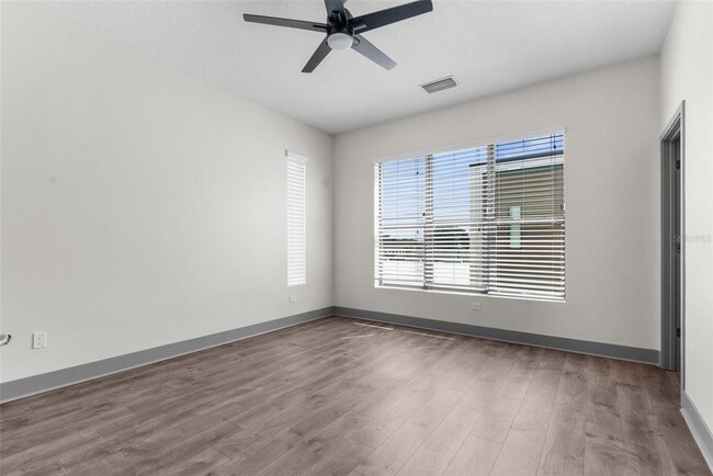 Building Photo - 4810 W McElroy Ave