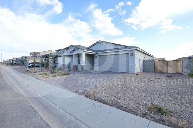 Primary Photo - 2025 E Piedmont Pl