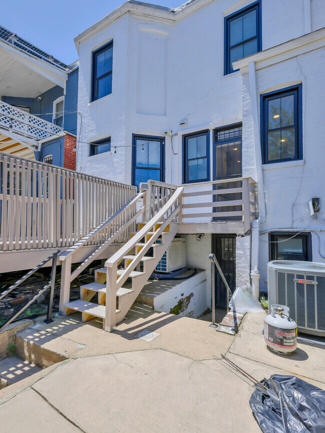 Building Photo - 2611 11th St NW