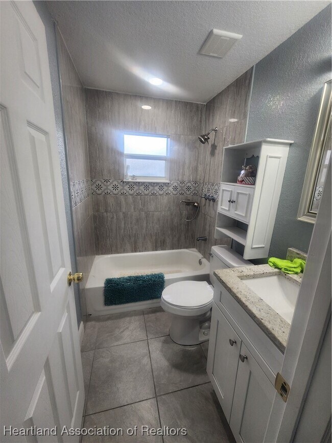 Building Photo - 2913 W Kevin Rd