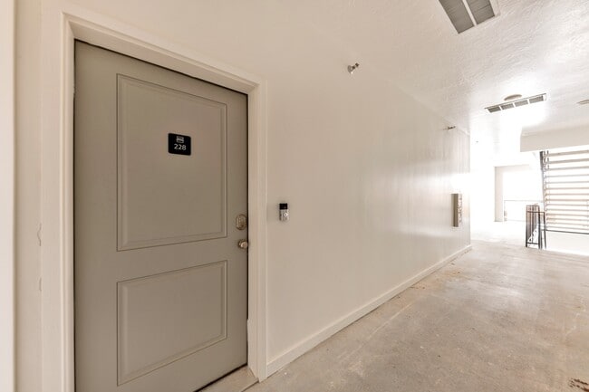 Building Photo - Beautiful Smart Home 3 Bed, 2 bath in Clea...