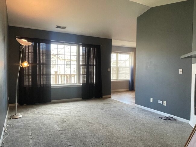 Building Photo - 1179 N Village Dr