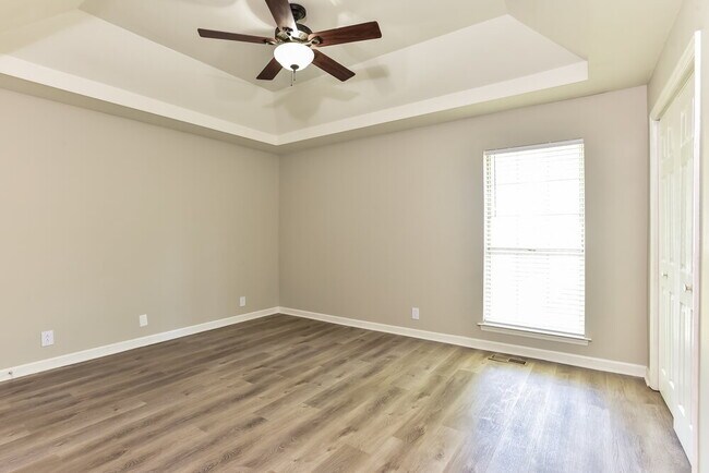 Building Photo - 6009 Legend Dr