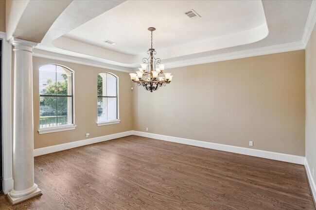 Building Photo - 3310 Blue Bonnet Blvd