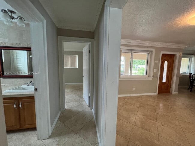 Building Photo - 2001 N 41st Ave