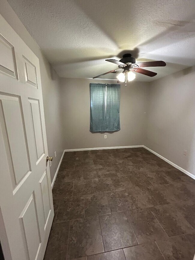 Building Photo - 103 Jewel Cove