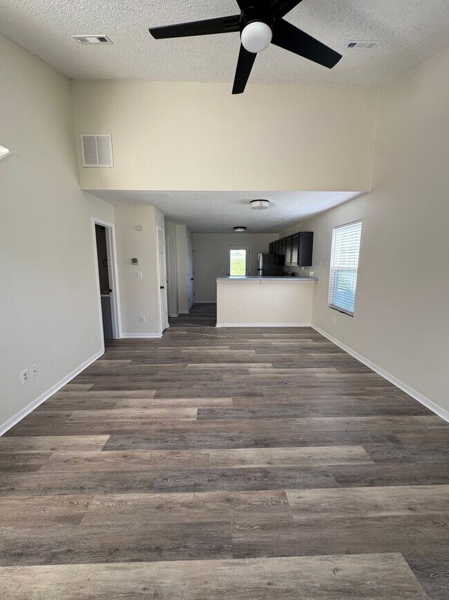 Building Photo - 1908-1910-1910 Arlene Dr