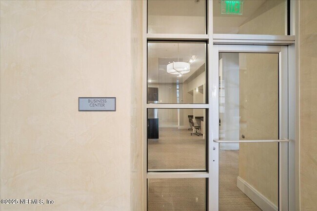 Building Photo - 1431 Riverplace Blvd