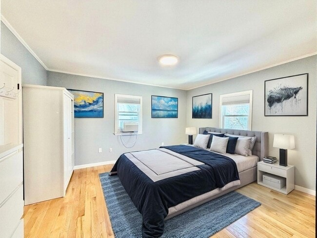 Building Photo - 305 Safford St