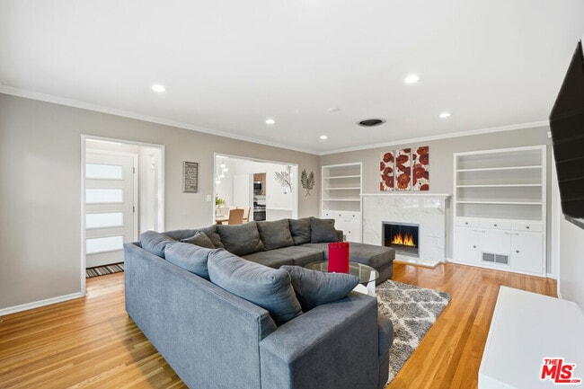 Building Photo - 15040 Hamlin St