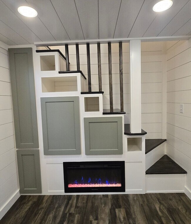 Building Photo - Charming 1920 Updated Vintage Home with ADU in the Heart of Port Hadlock!