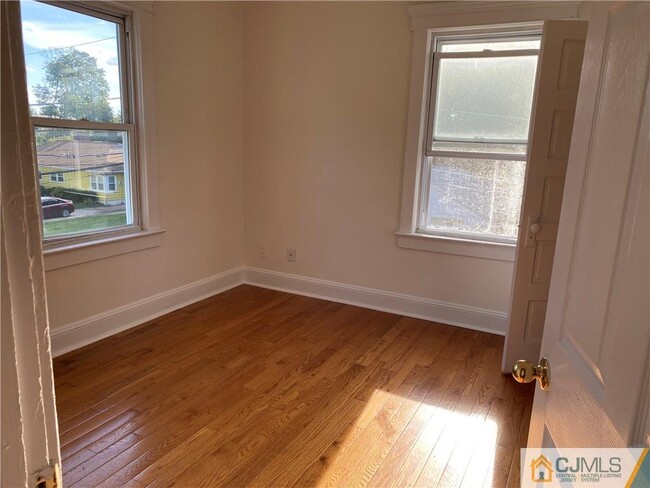 Building Photo - 67 Benner St