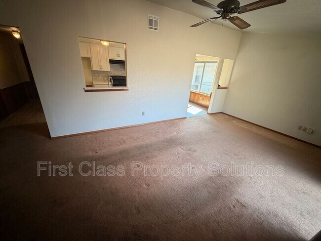 Building Photo - 8613 E Parkridge Dr