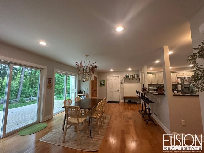 Building Photo - Beautiful, Spacious, Private Four Bedroom ...