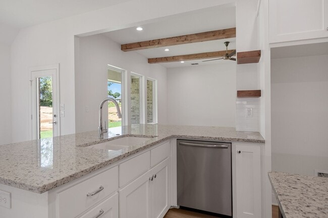 Building Photo - Gorgeous new construction in Flint!