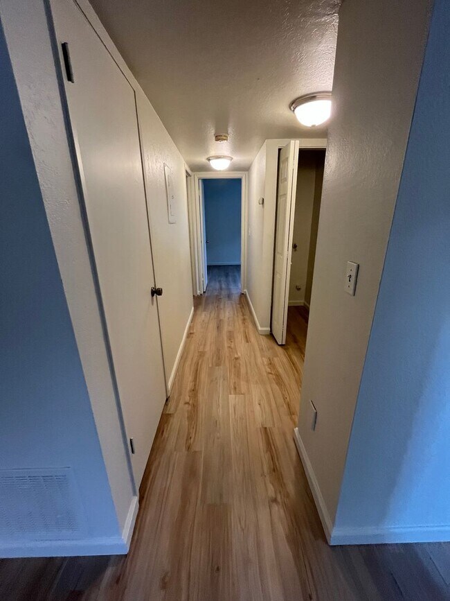Building Photo - $500 MOVE IN BONUS - 2BR|2BA|994SF| - Grou...