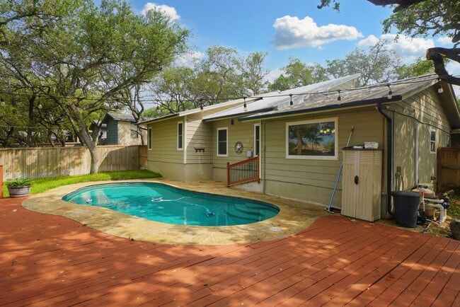 Building Photo - Charming and Centrally Located Home Now Available with Inground Pool. Realtor Commmission:$750