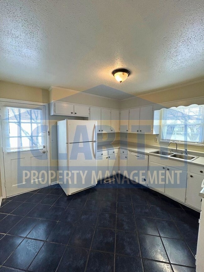 Building Photo - Three bedroom home w/ two bonus rooms!