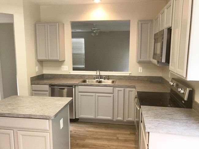 Building Photo - Oakbrooke Meadows