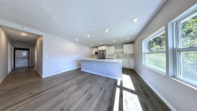 Building Photo - 3841 16th Ave S