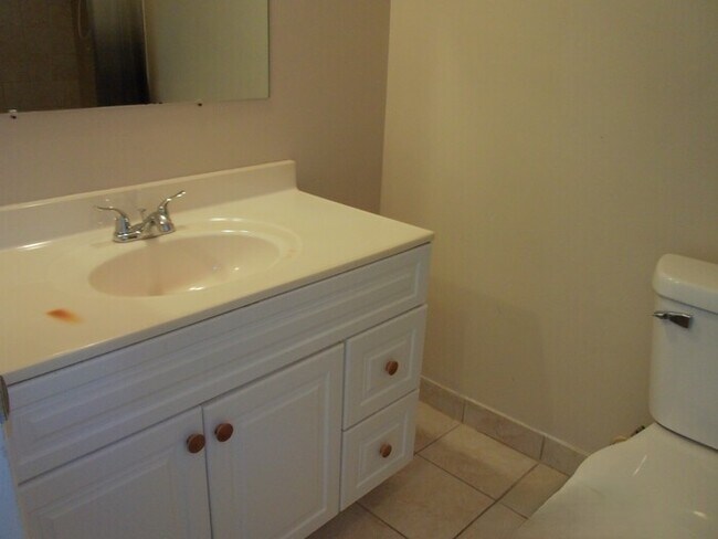 Building Photo - 37085 Brynford Dr