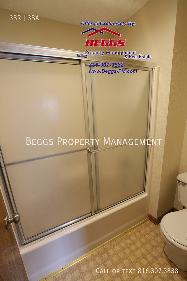 Building Photo - 213 Dains St