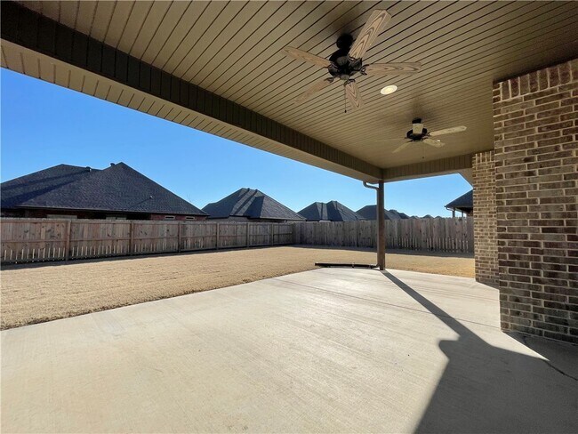 Building Photo - 3003 SW Satinwood Ave