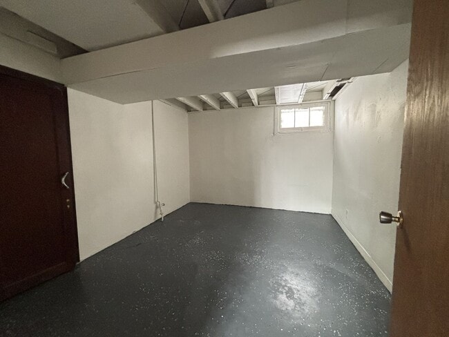 Building Photo - 2 Bedroom House for Rent