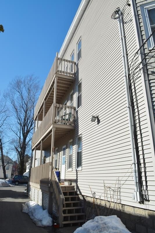 Building Photo - 40 Linden Ave