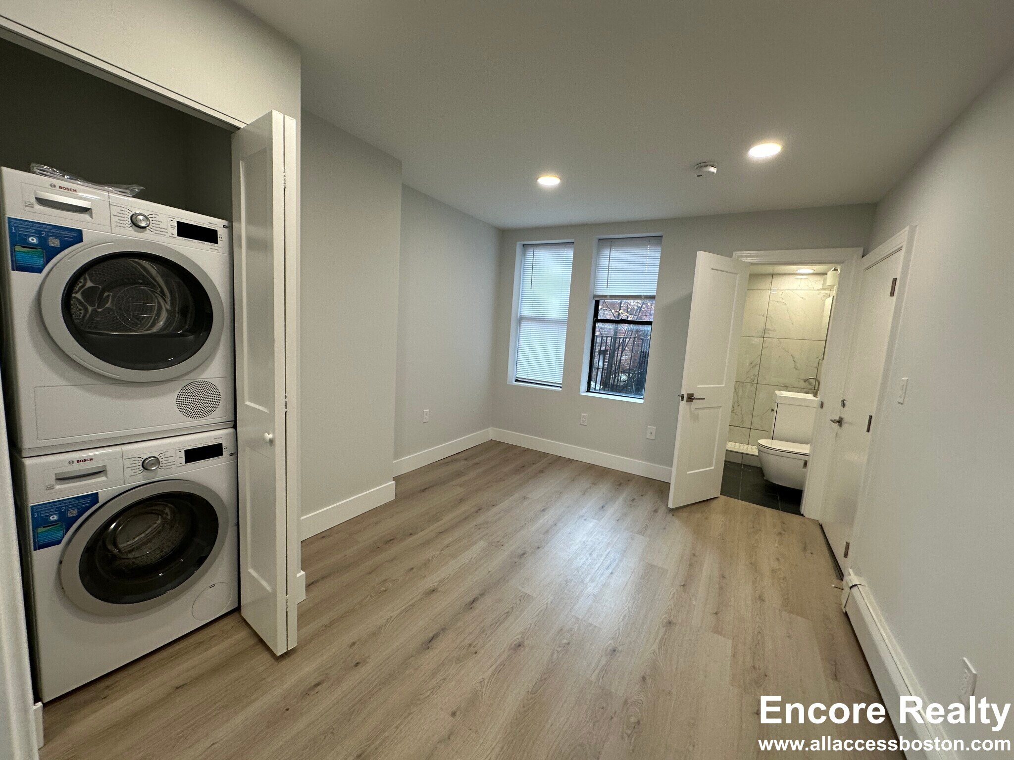 Building Photo - 80 West Cedar St