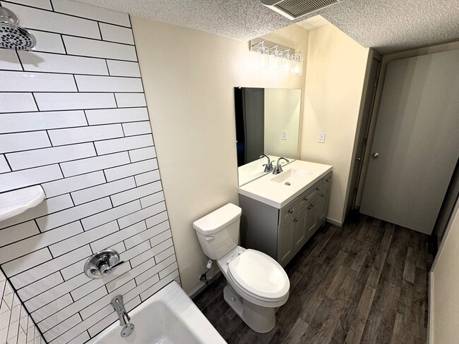 Building Photo - Colony Way Condo! Cable Included! All Bran...