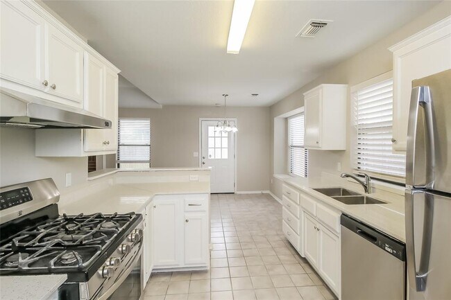 Building Photo - 6104 SE 84th St