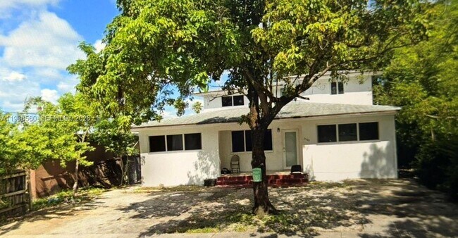 Building Photo - 2165 Washington Ave