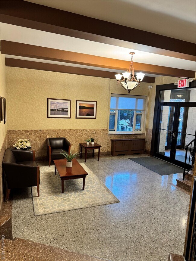 Building Photo - 555 Broadway