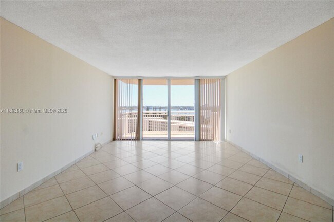 Building Photo - 18011 Biscayne Blvd