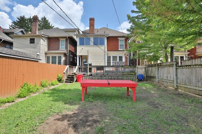 Building Photo - GREAT OSU SOUTH CAMPUS LOCATION - Ridiculously Nice back deck and off-street parking for everyone