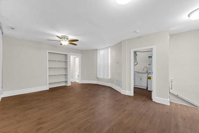 Building Photo - 6424 S Ingleside Ave