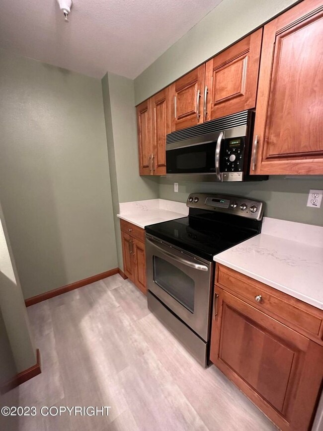 Building Photo - Beautiful park place condo