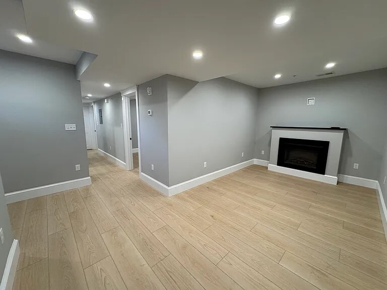 Building Photo - 86 Orchard St