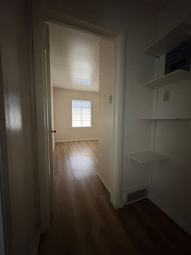 Building Photo - 39-43 W 880 N