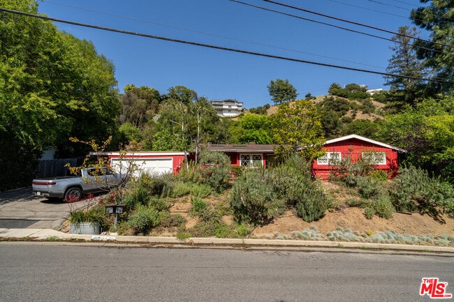 Building Photo - 2524 Laurel Pass Ave