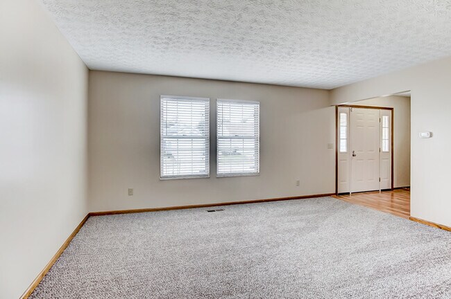 Building Photo - 4 Bedroom Home in Hilliard