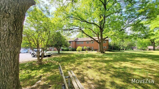 Building Photo - 5805 Nottoway Ct