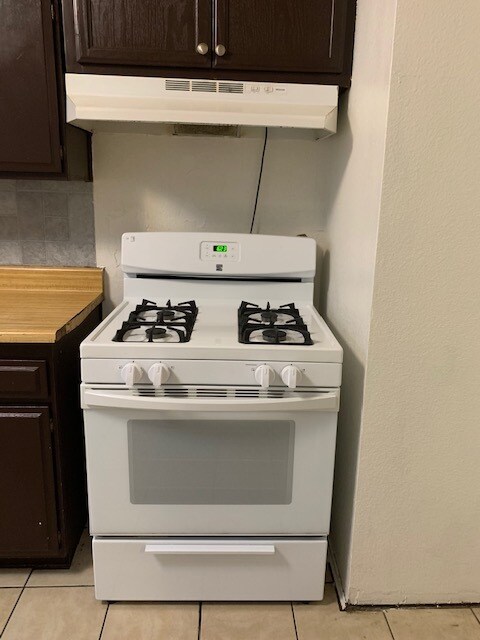 Building Photo - 220 N Hagar St