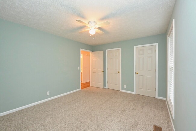 Building Photo - Car-free convenience! Modern 3 Bed Home Minutes from Downtown Gallatin