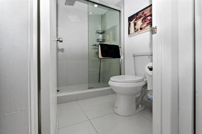 Building Photo - 1880 S Ocean Dr